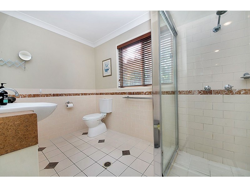 31 Ludlow St, Chapel Hill QLD 4069