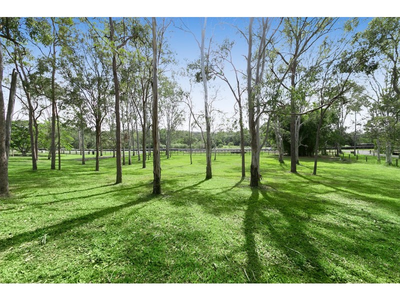 590 Mt Crosby Rd, Anstead QLD 4070