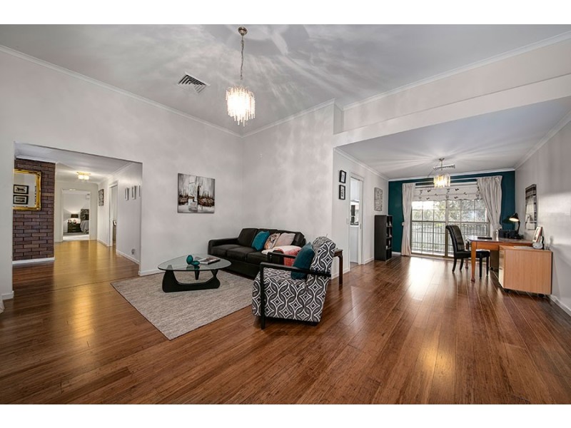 11 Crompton Street, Kenmore Hills QLD 4069