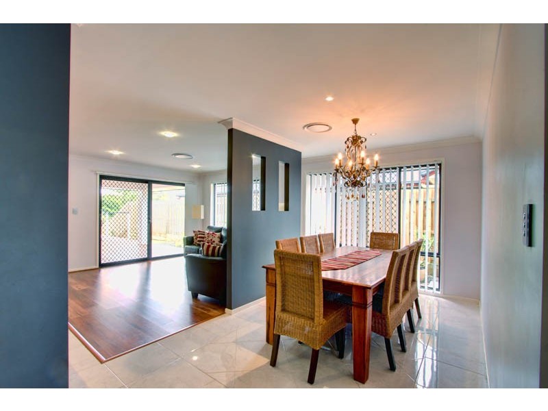 27 Courtney Place, Moggill QLD 4070