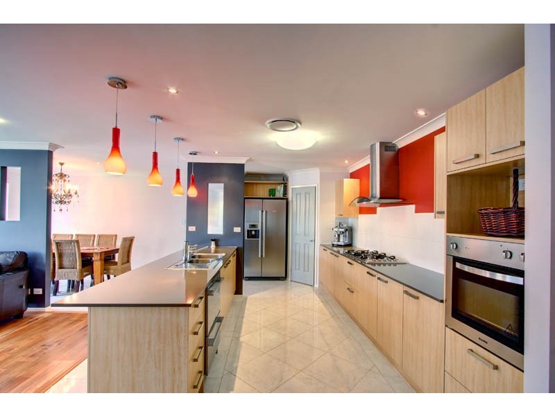 27 Courtney Place, Moggill QLD 4070