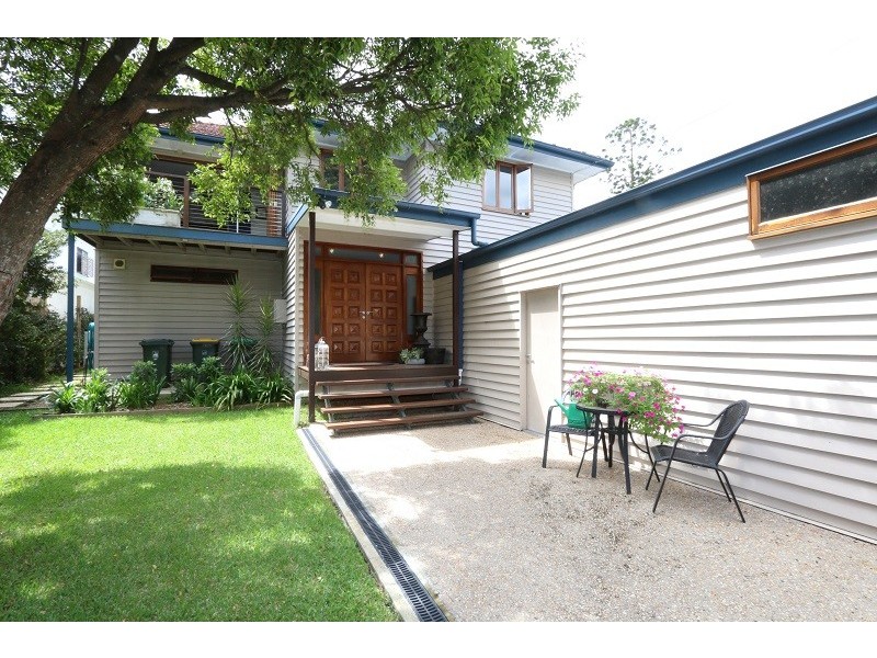 16 Newcross Street, Indooroopilly QLD 4068