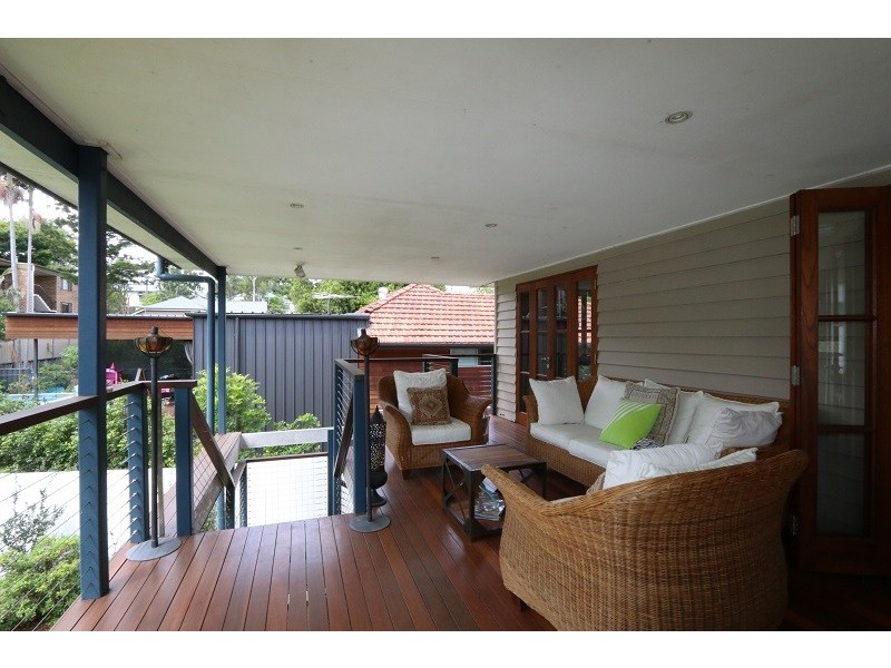 16 Newcross Street, Indooroopilly QLD 4068