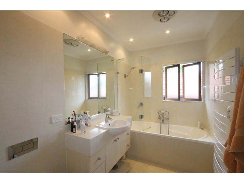 16 Newcross Street, Indooroopilly QLD 4068
