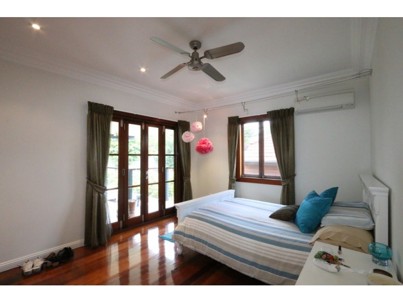 16 Newcross Street, Indooroopilly QLD 4068