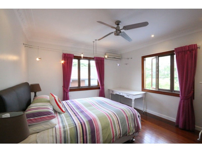 16 Newcross Street, Indooroopilly QLD 4068