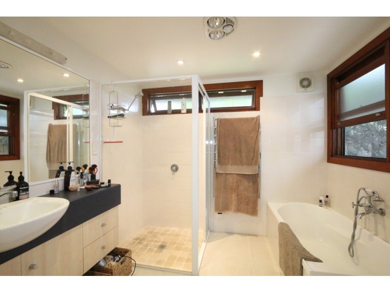 16 Newcross Street, Indooroopilly QLD 4068
