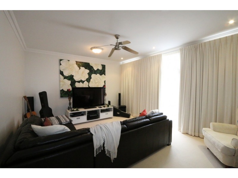 16 Newcross Street, Indooroopilly QLD 4068