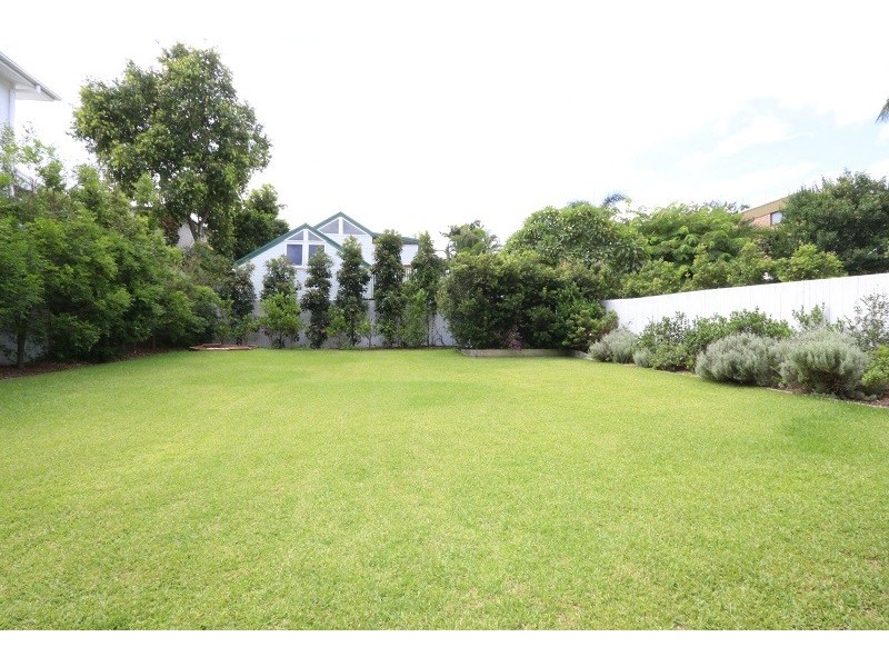 16 Newcross Street, Indooroopilly QLD 4068
