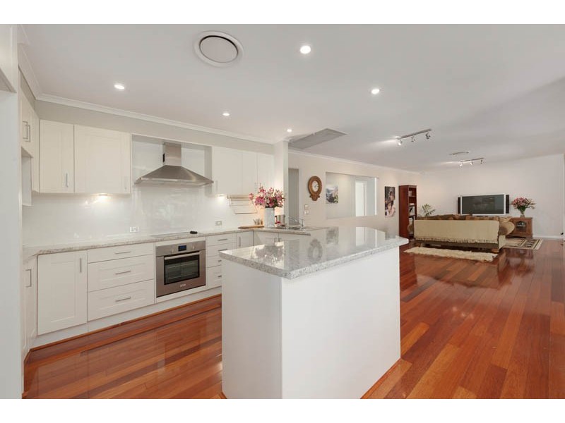 4 Pioneer Cres, Bellbowrie QLD 4070