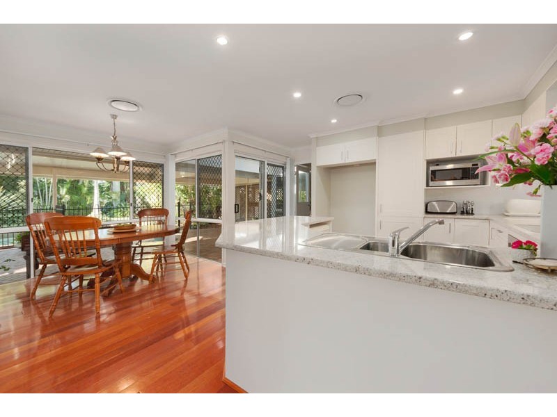 4 Pioneer Cres, Bellbowrie QLD 4070