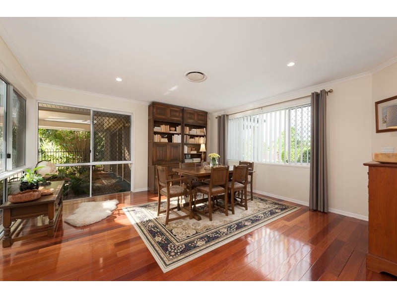 4 Pioneer Cres, Bellbowrie QLD 4070