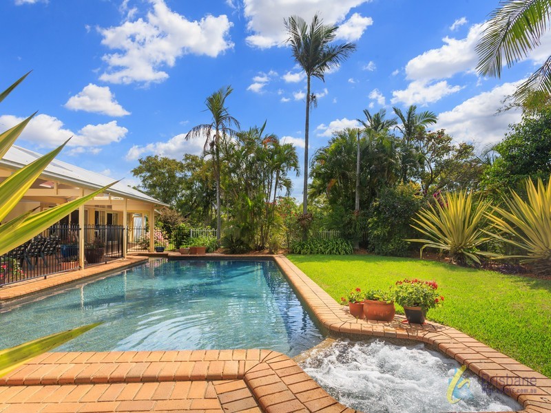 4 Pioneer Cres, Bellbowrie QLD 4070