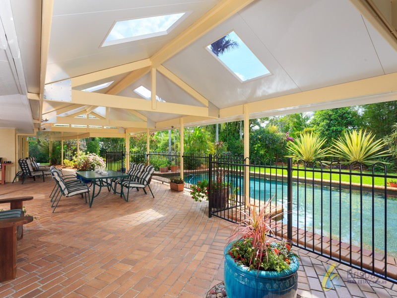 4 Pioneer Cres, Bellbowrie QLD 4070