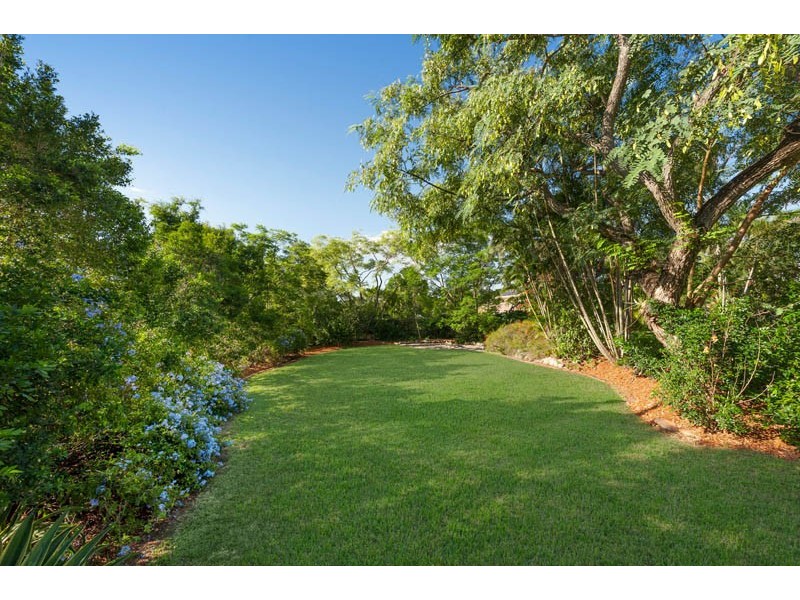 4 Pioneer Cres, Bellbowrie QLD 4070