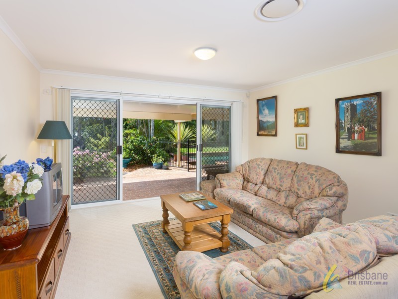 4 Pioneer Cres, Bellbowrie QLD 4070