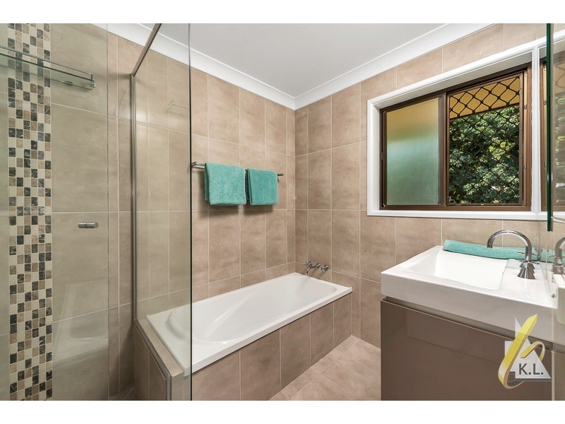 17 Kooralla Court, Karana Downs QLD 4306