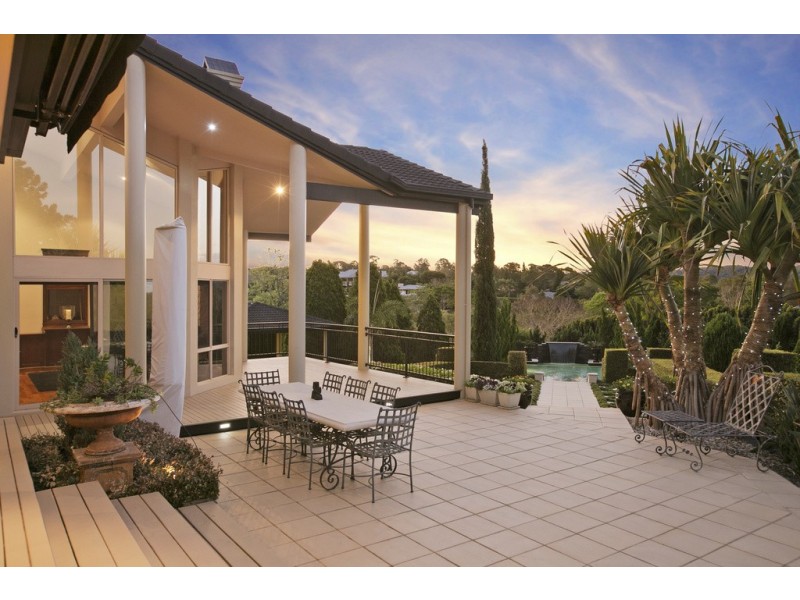 30 Corniche Pl, Brookfield QLD 4069