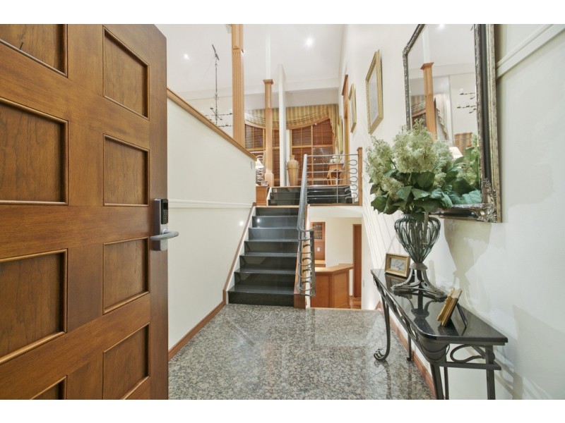 30 Corniche Pl, Brookfield QLD 4069