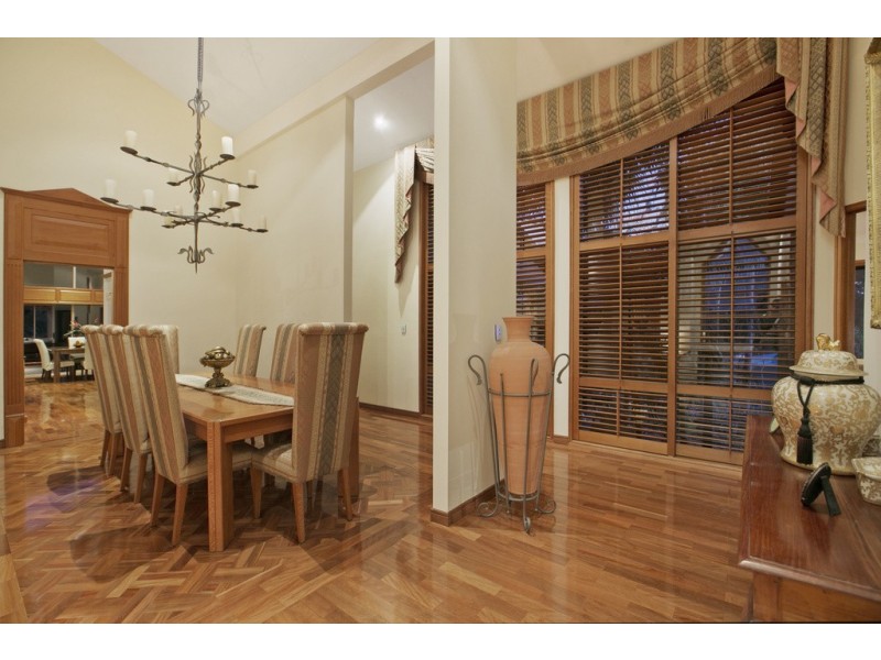 30 Corniche Pl, Brookfield QLD 4069