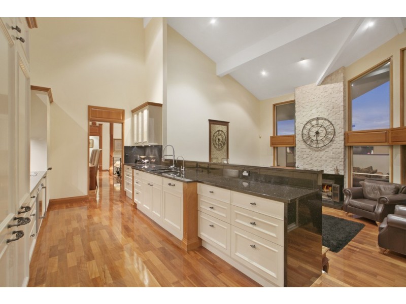 30 Corniche Pl, Brookfield QLD 4069