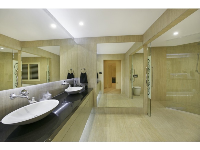 30 Corniche Pl, Brookfield QLD 4069