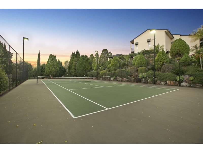 30 Corniche Pl, Brookfield QLD 4069