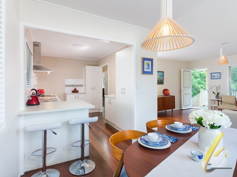 8 Stonehenge St, Chapel Hill QLD 4069