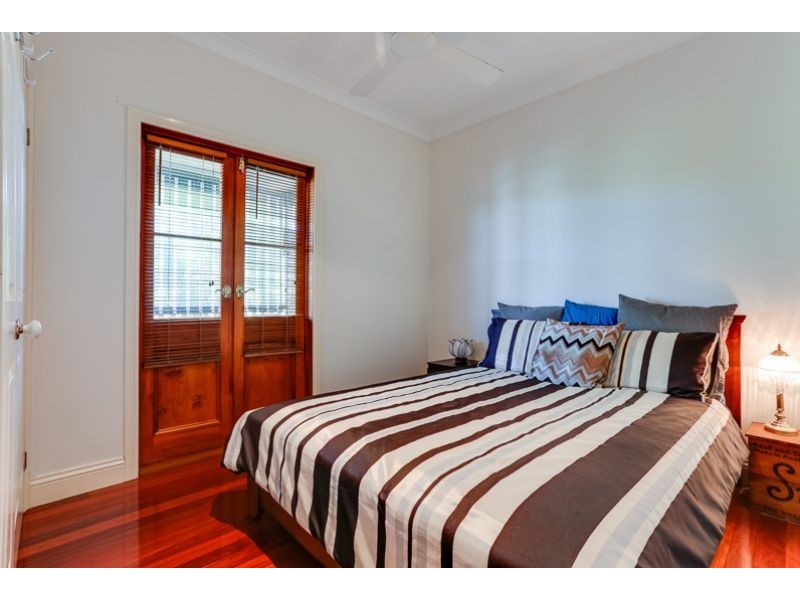 10 Park Road, Graceville QLD 4075