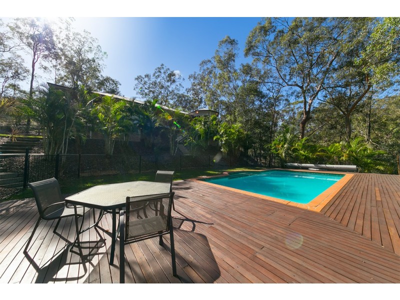 218 Red Cedar Rd, Pullenvale QLD 4069