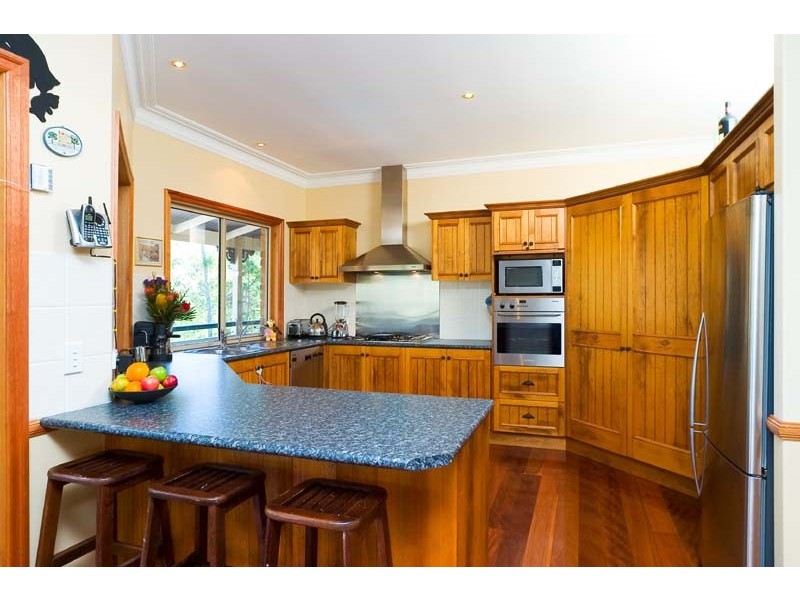 218 Red Cedar Rd, Pullenvale QLD 4069