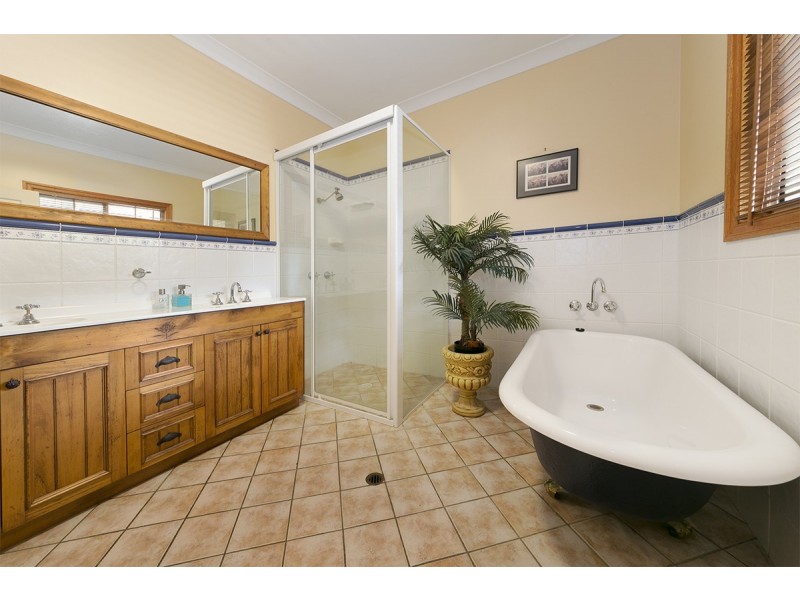 218 Red Cedar Rd, Pullenvale QLD 4069