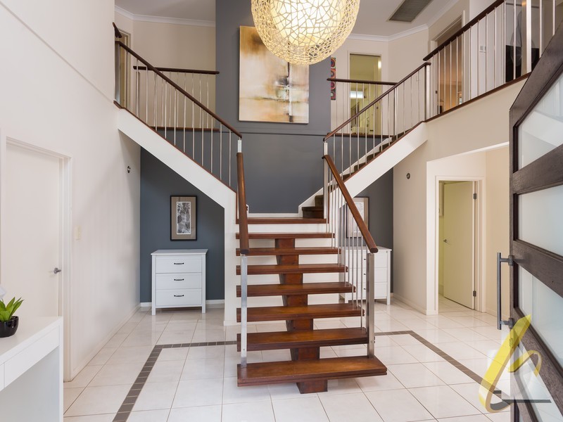 10 Riversleigh Rd, Bellbowrie QLD 4070