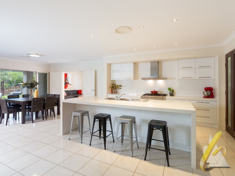 10 Riversleigh Rd, Bellbowrie QLD 4070