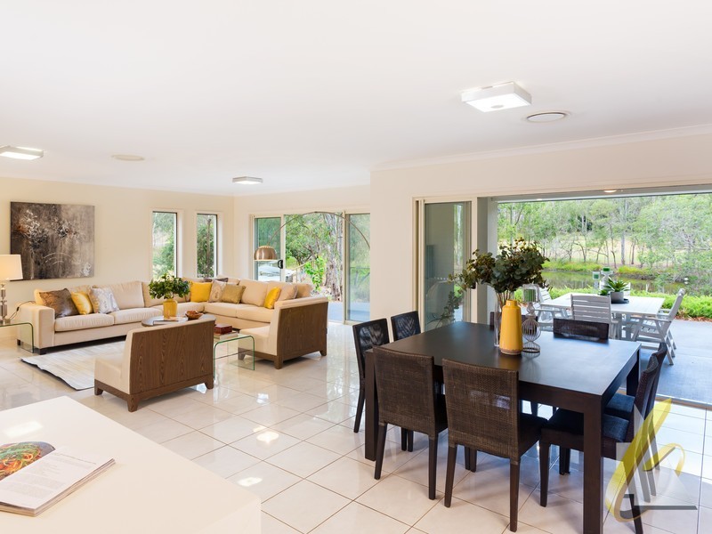 10 Riversleigh Rd, Bellbowrie QLD 4070