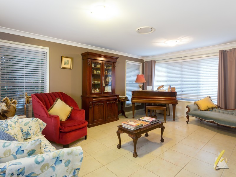 7 Stacey Close, Moggill QLD 4070