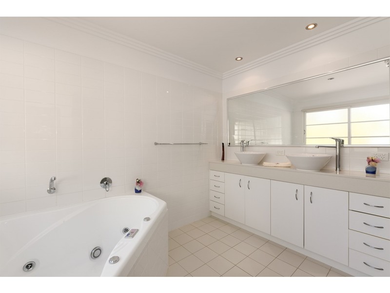 157 Red Cedar Rd, Pullenvale QLD 4069