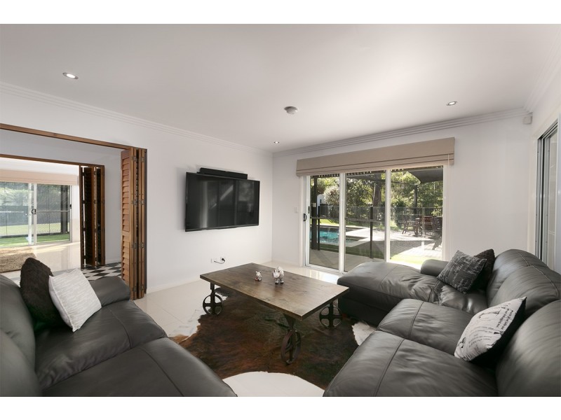 157 Red Cedar Rd, Pullenvale QLD 4069