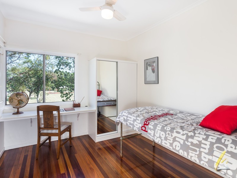 17 California Road, Oxley QLD 4075