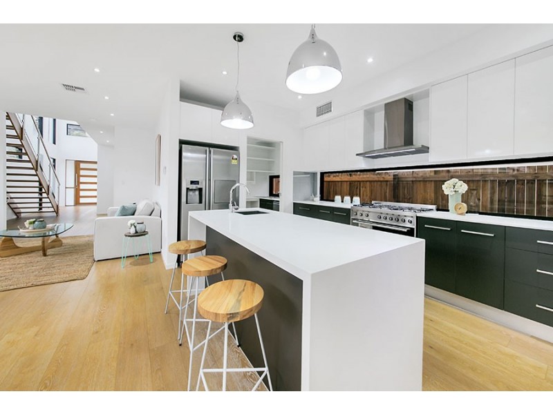 14 Henry St, Chapel Hill QLD 4069