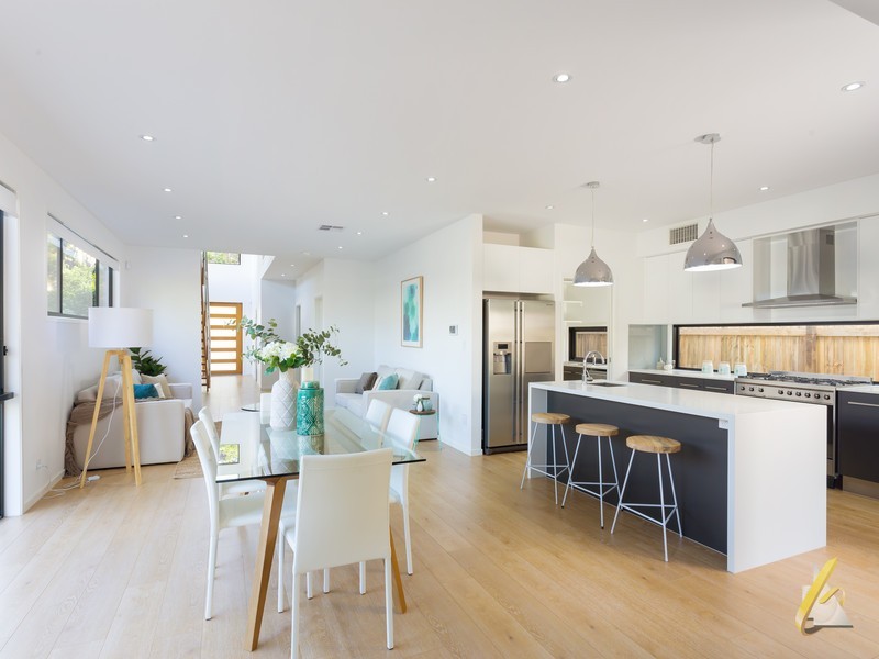 14 Henry St, Chapel Hill QLD 4069