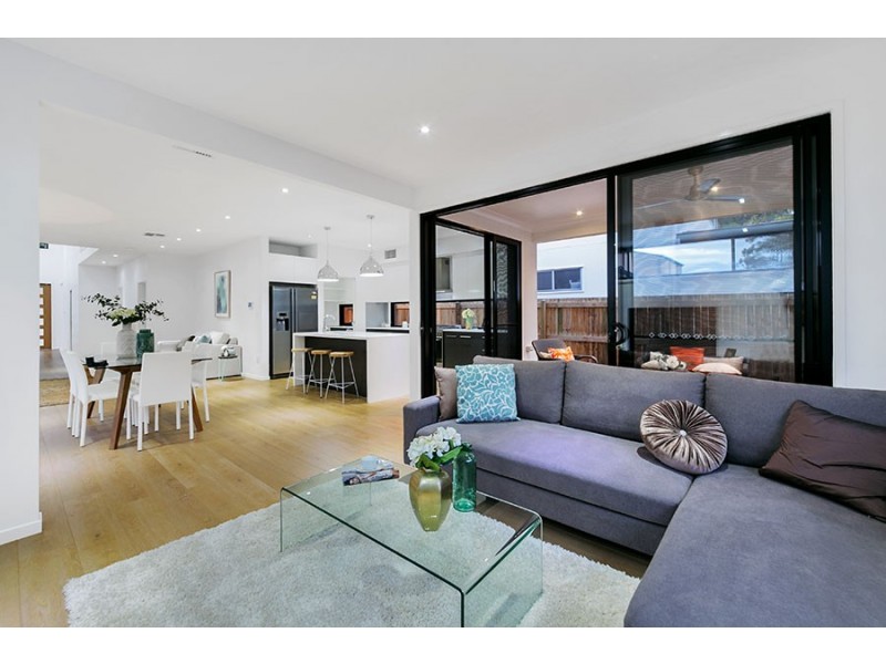 14 Henry St, Chapel Hill QLD 4069