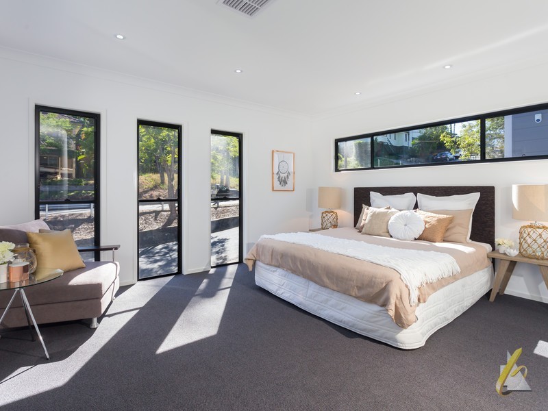 14 Henry St, Chapel Hill QLD 4069