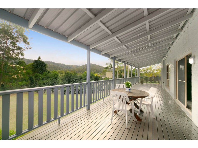 81 Ngeringa Cr, Chapel Hill QLD 4069