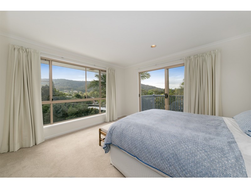 81 Ngeringa Cr, Chapel Hill QLD 4069