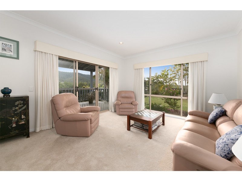 81 Ngeringa Cr, Chapel Hill QLD 4069