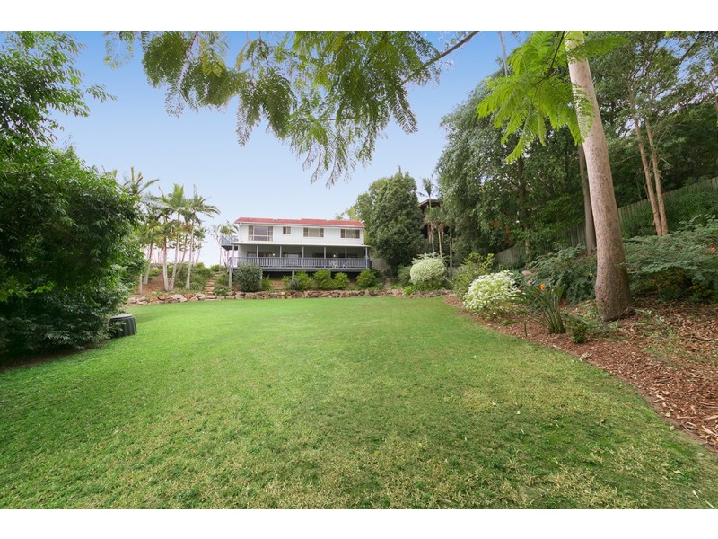 81 Ngeringa Cr, Chapel Hill QLD 4069