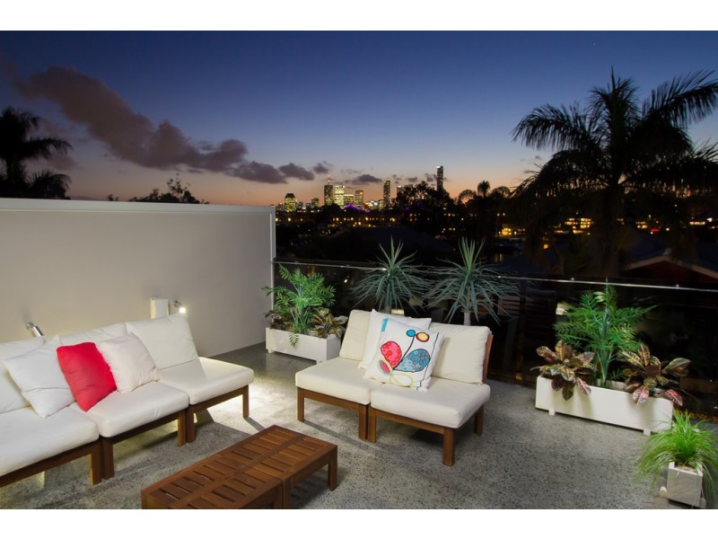 104 Gordon Street, Hawthorne QLD 4171