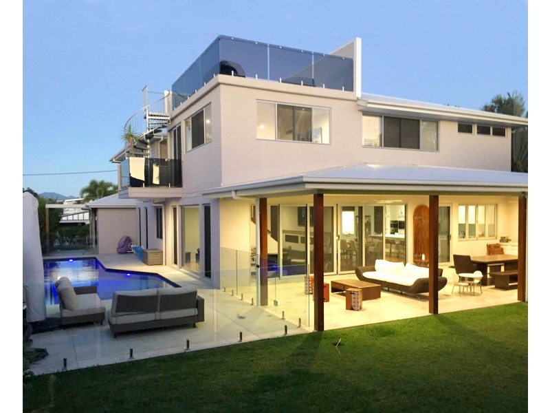 104 Gordon Street, Hawthorne QLD 4171