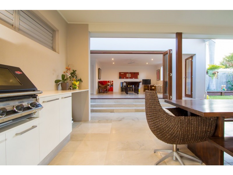 104 Gordon Street, Hawthorne QLD 4171